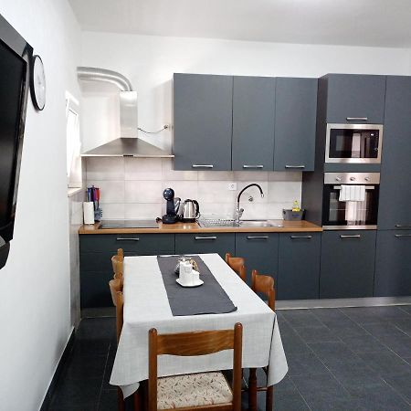 Apartamento Obiteljski Stan Kastel Luksic Kaštela Exterior foto