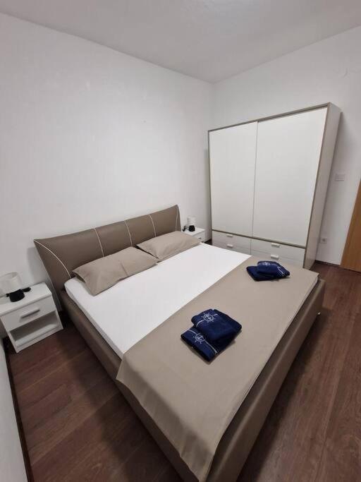 Apartamento Obiteljski Stan Kastel Luksic Kaštela Exterior foto