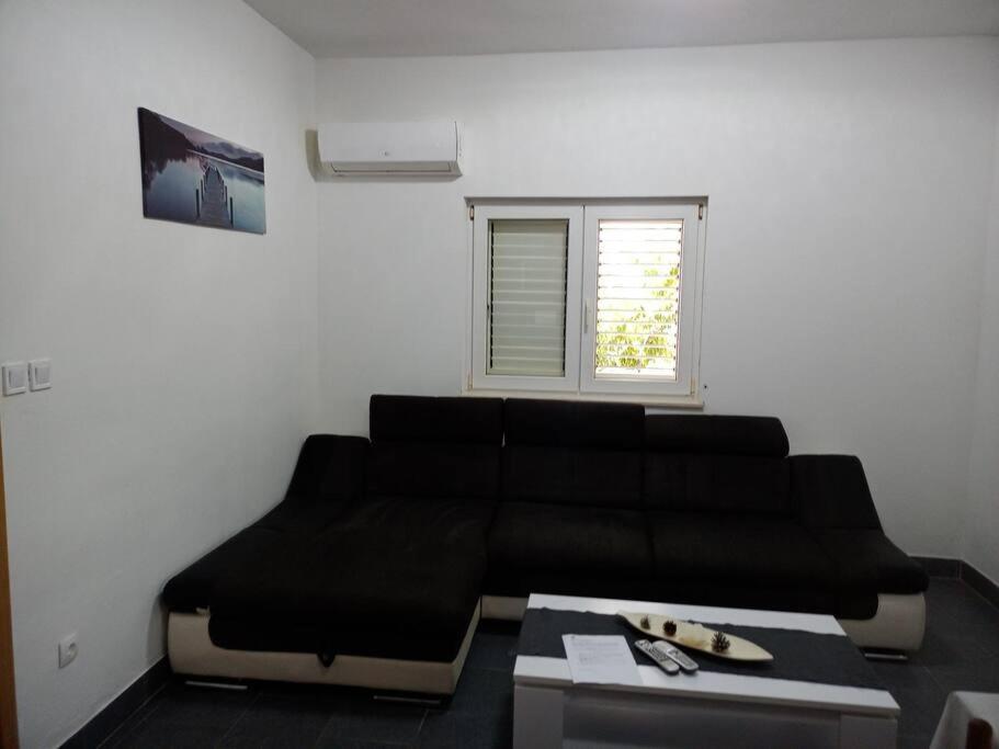 Apartamento Obiteljski Stan Kastel Luksic Kaštela Exterior foto